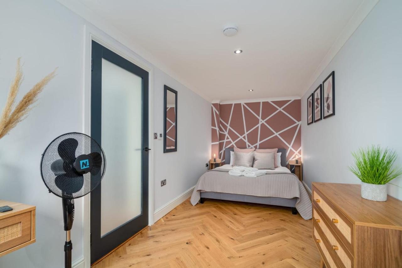 Guestready - Unique Home Near Wimbledon With Gorgeous Deck And Parking 伦敦 外观 照片