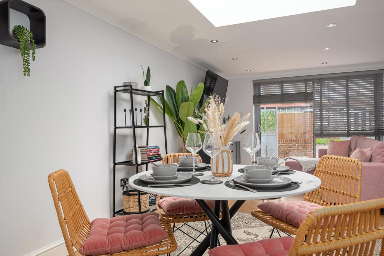 Guestready - Unique Home Near Wimbledon With Gorgeous Deck And Parking 伦敦 外观 照片