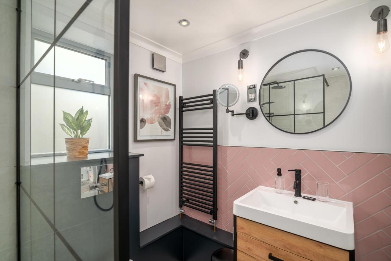 Guestready - Unique Home Near Wimbledon With Gorgeous Deck And Parking 伦敦 外观 照片