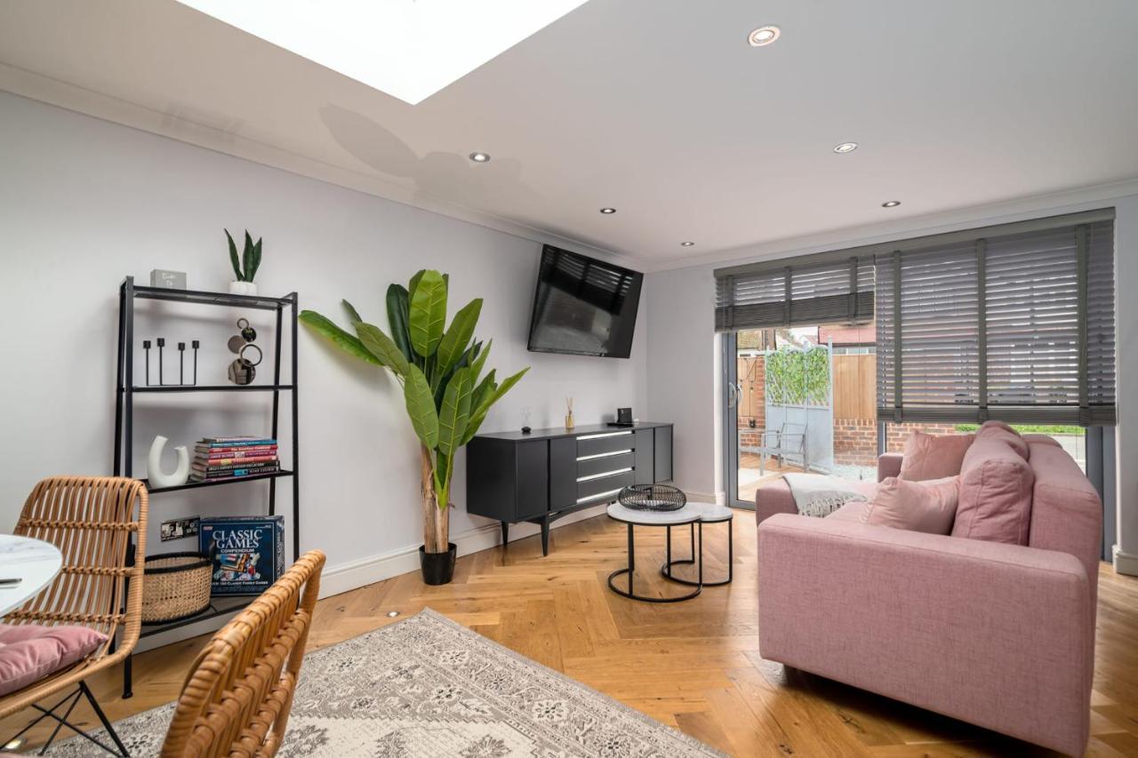 Guestready - Unique Home Near Wimbledon With Gorgeous Deck And Parking 伦敦 外观 照片