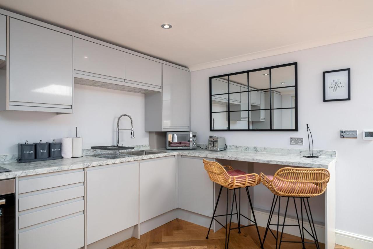 Guestready - Unique Home Near Wimbledon With Gorgeous Deck And Parking 伦敦 外观 照片