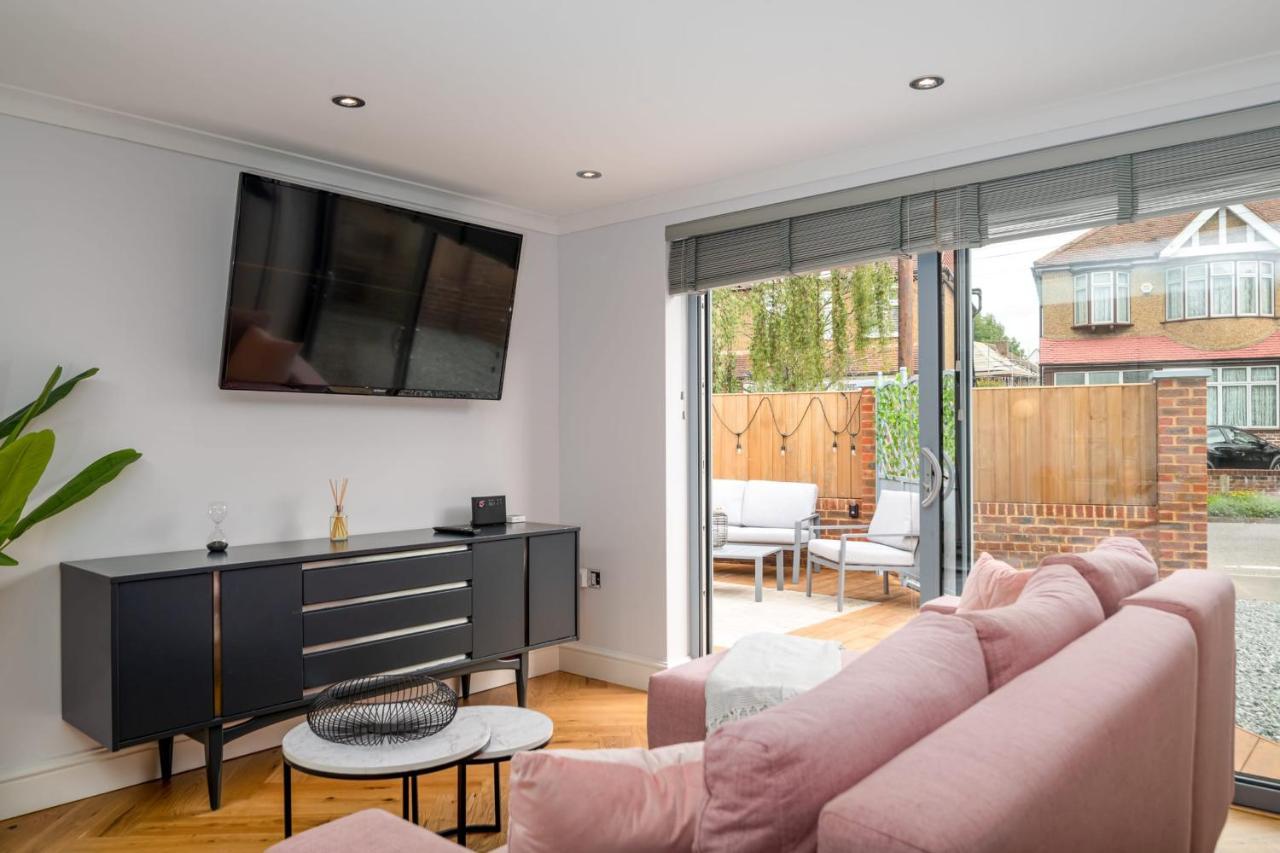 Guestready - Unique Home Near Wimbledon With Gorgeous Deck And Parking 伦敦 外观 照片
