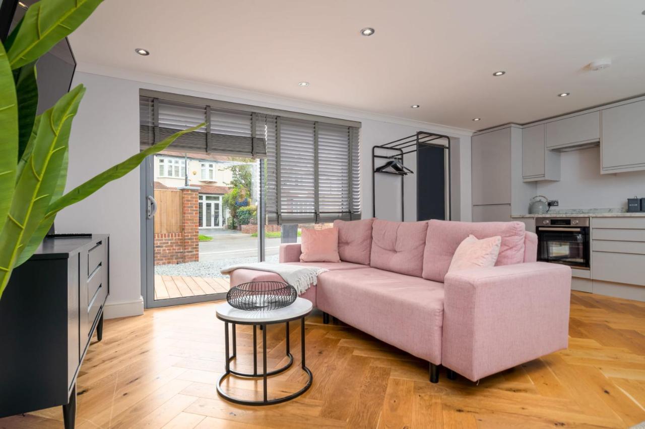 Guestready - Unique Home Near Wimbledon With Gorgeous Deck And Parking 伦敦 外观 照片